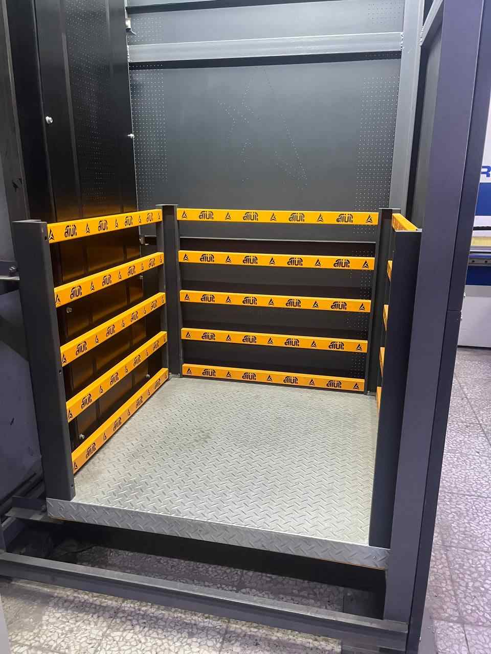 بالابر کارخانه صنعتی