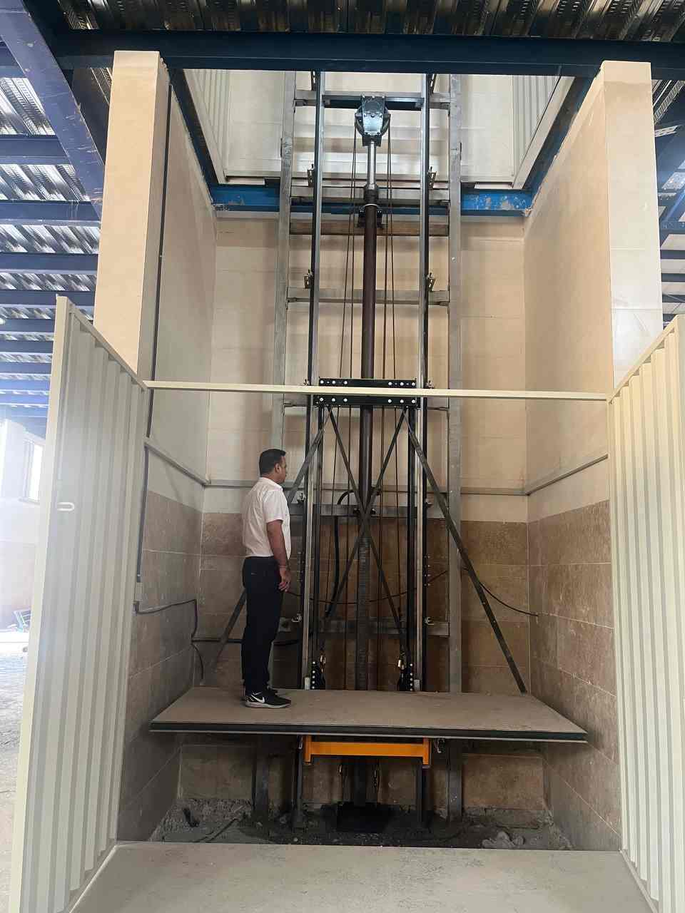 بالابر یک تن صنعتی