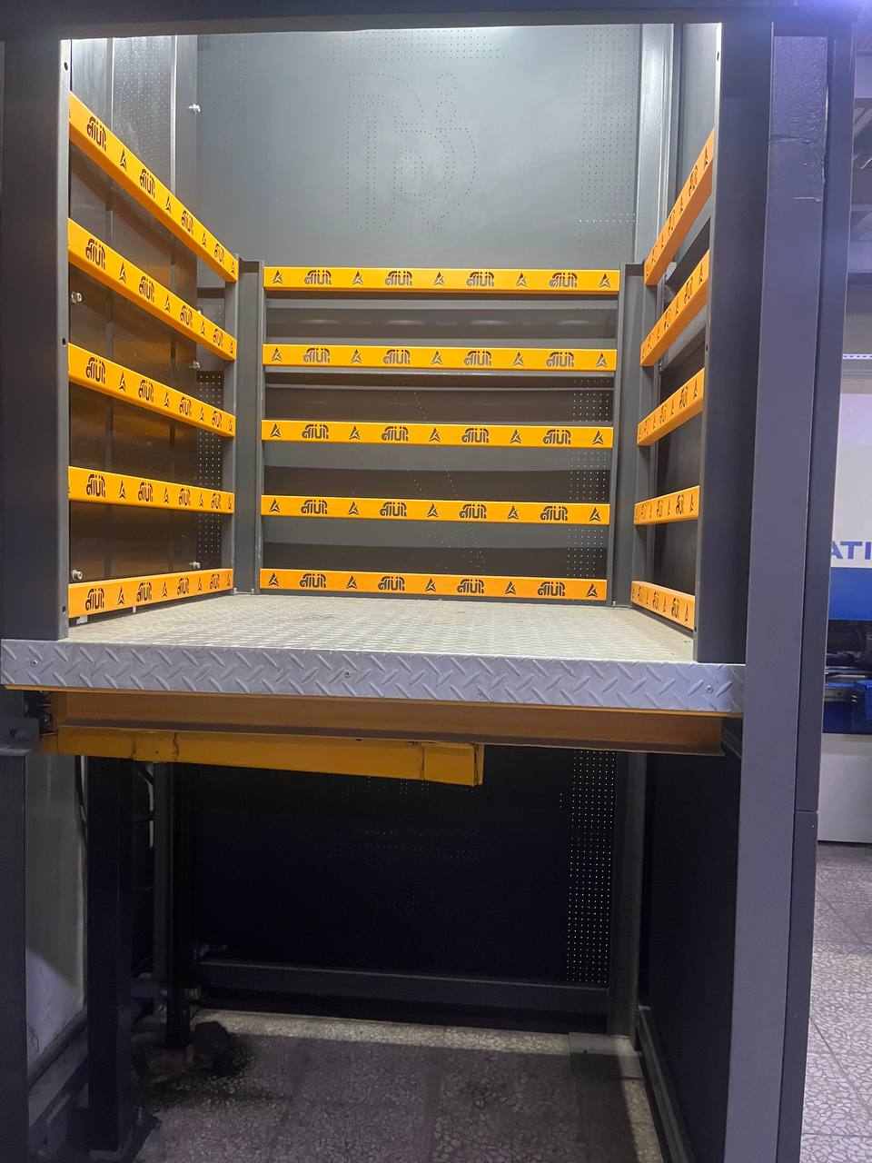 بالابر کارخانه صنعتی