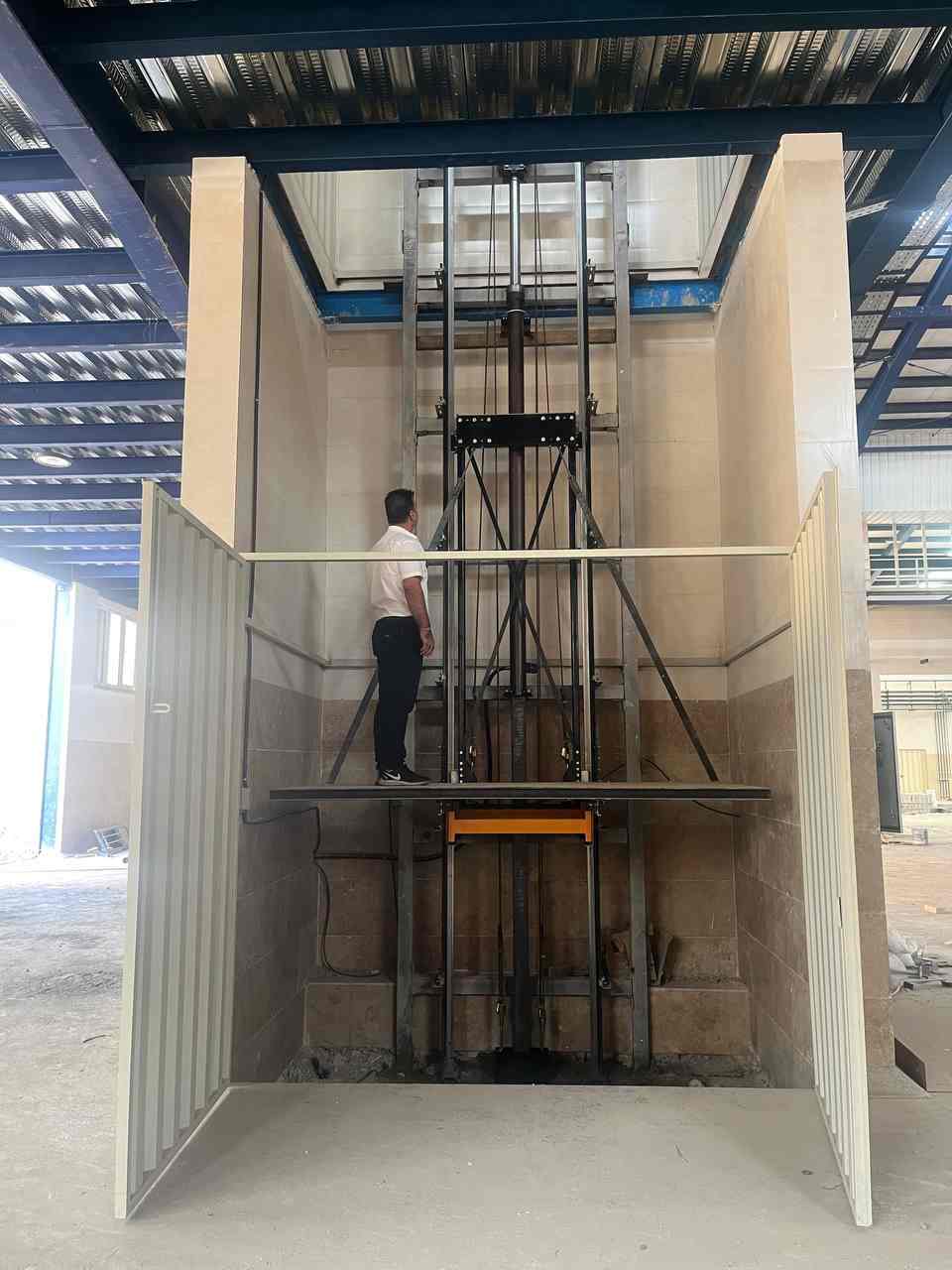 بالابر یک تن صنعتی